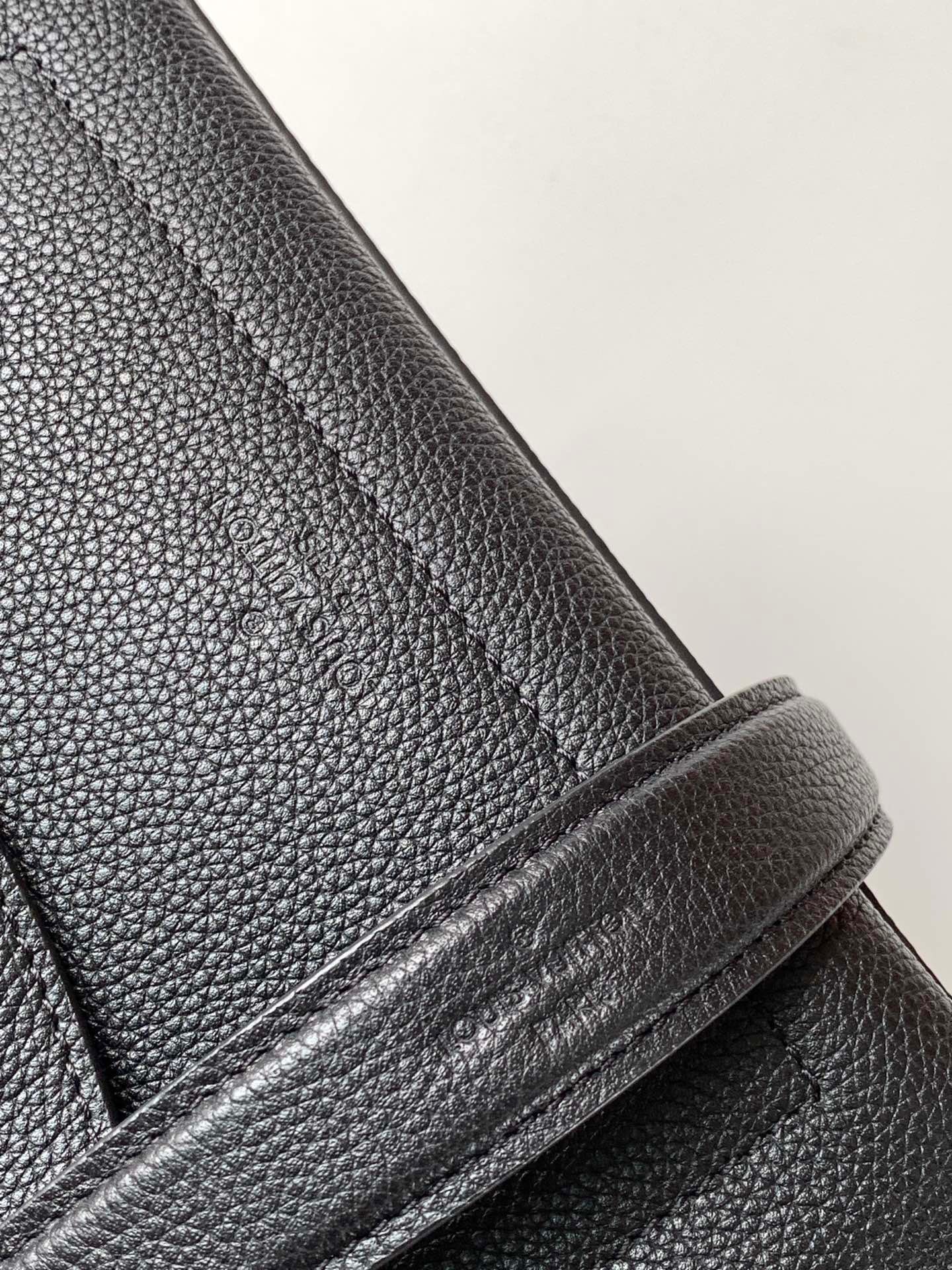 LV M20997 Lockme Ever Bag | 2023 Edition - 图片 6