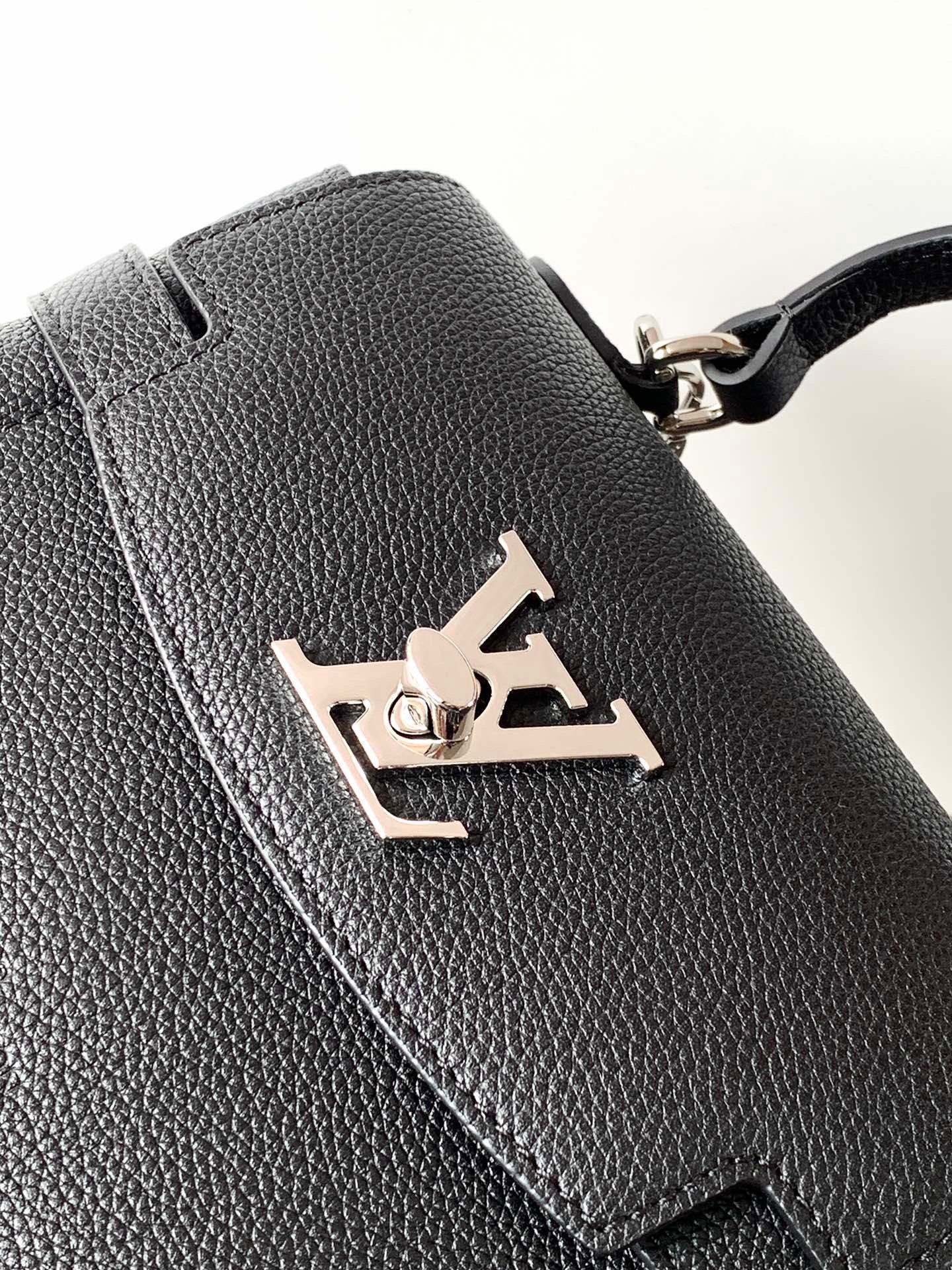 LV M20997 Lockme Ever Bag | 2023 Edition - 图片 5