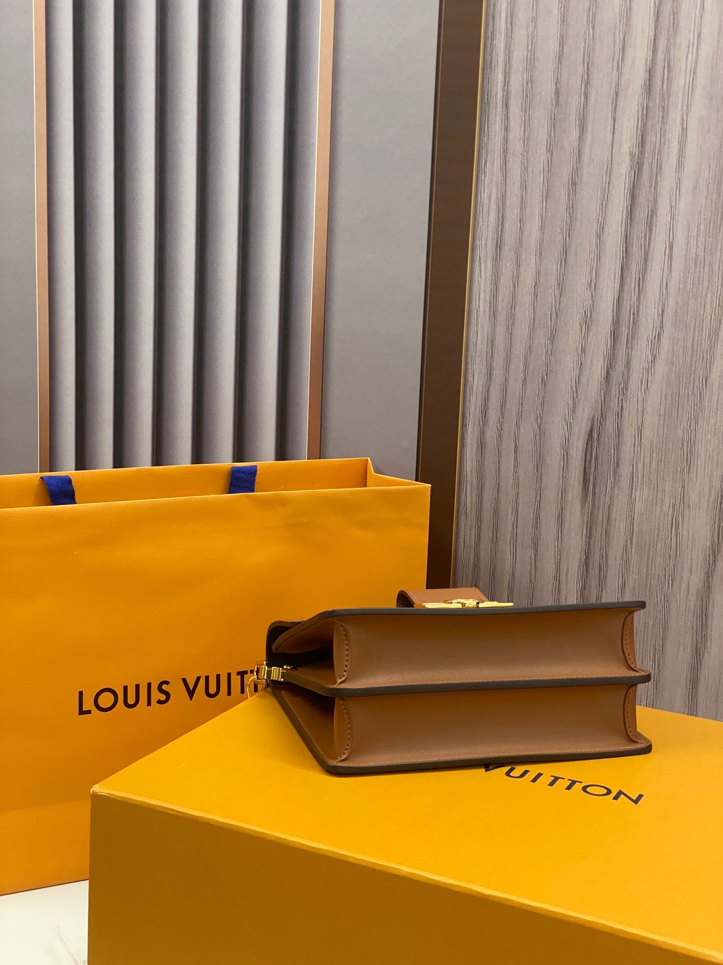 LV M45958 Dauphine Medium Bag | Monogram and Reverse Canvas - 图片 4
