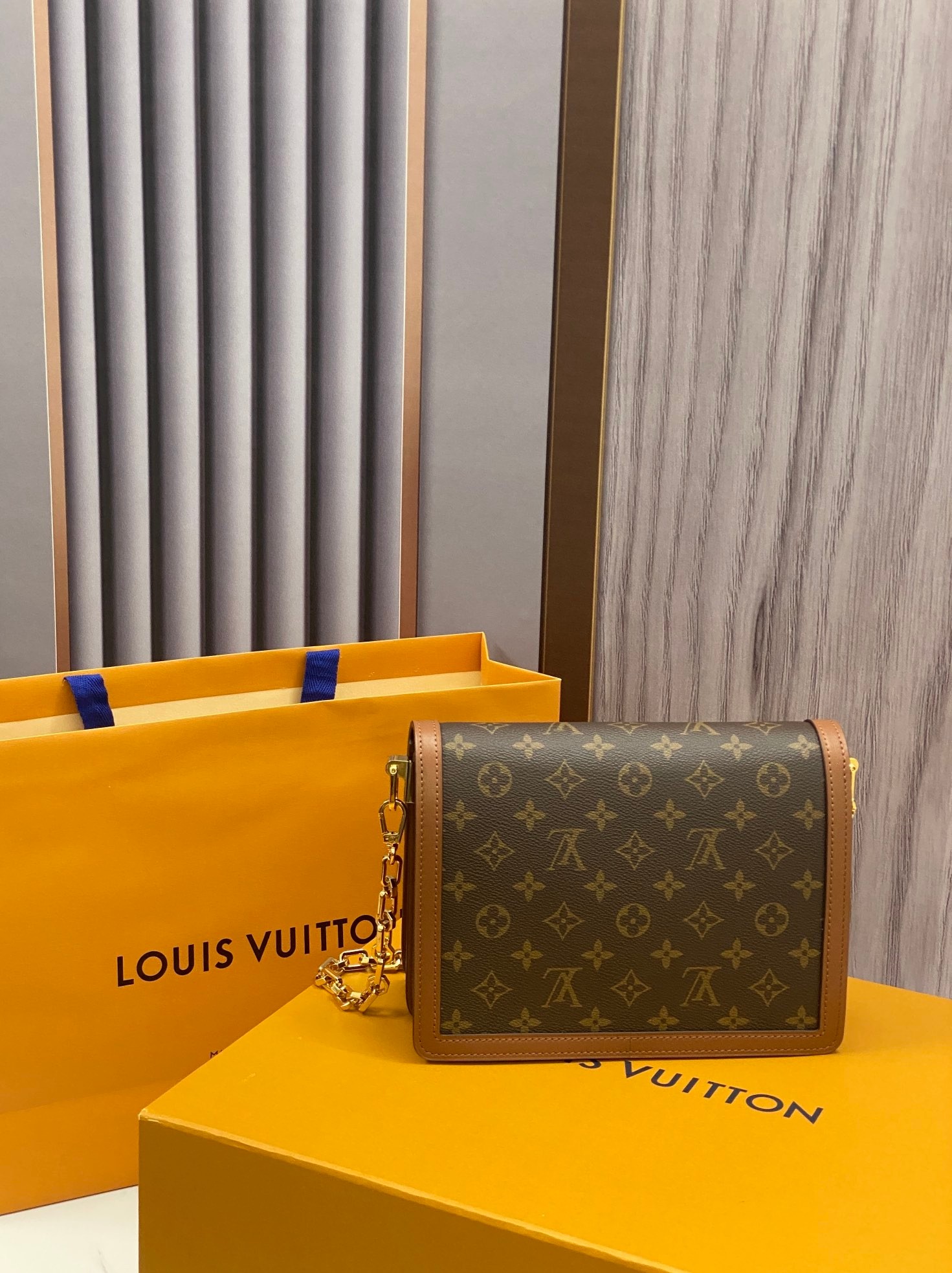 LV M45958 Dauphine Medium Bag | Monogram and Reverse Canvas - 图片 3