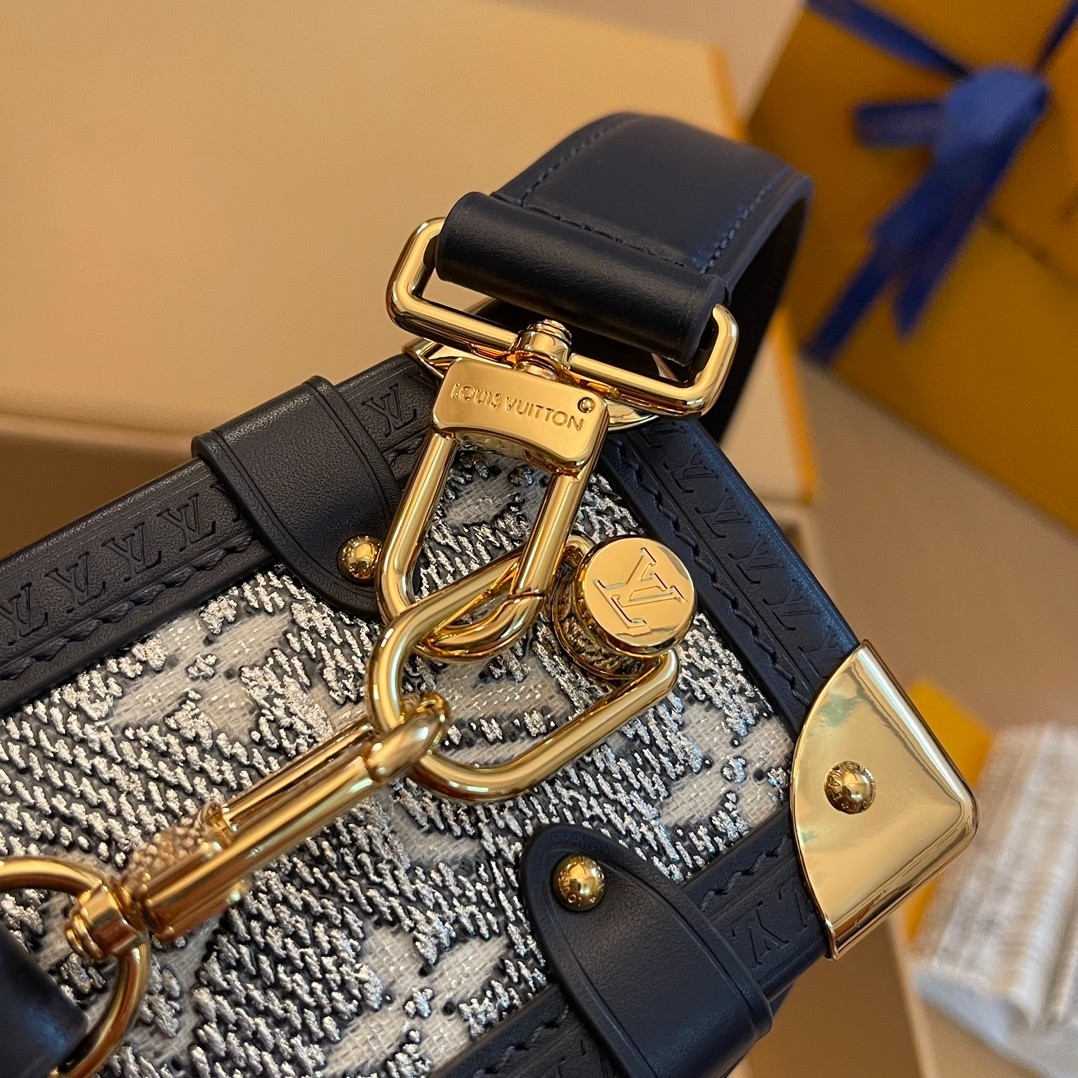 LV M22944 Side Trunk Bag | Iridescent Denim - 图片 6