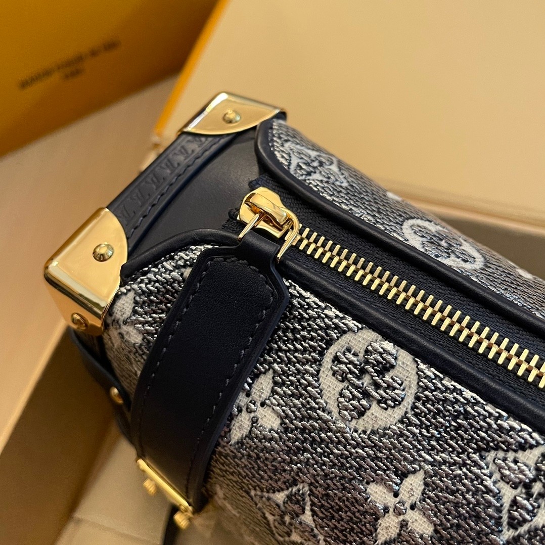 LV M22944 Side Trunk Bag | Iridescent Denim - 图片 5