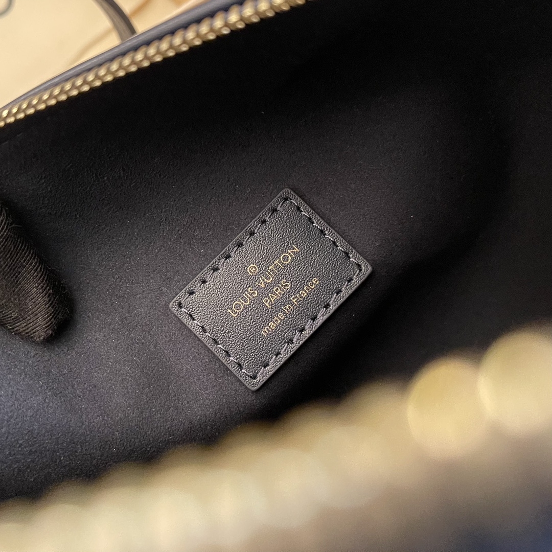LV M22944 Side Trunk Bag | Iridescent Denim - 图片 9