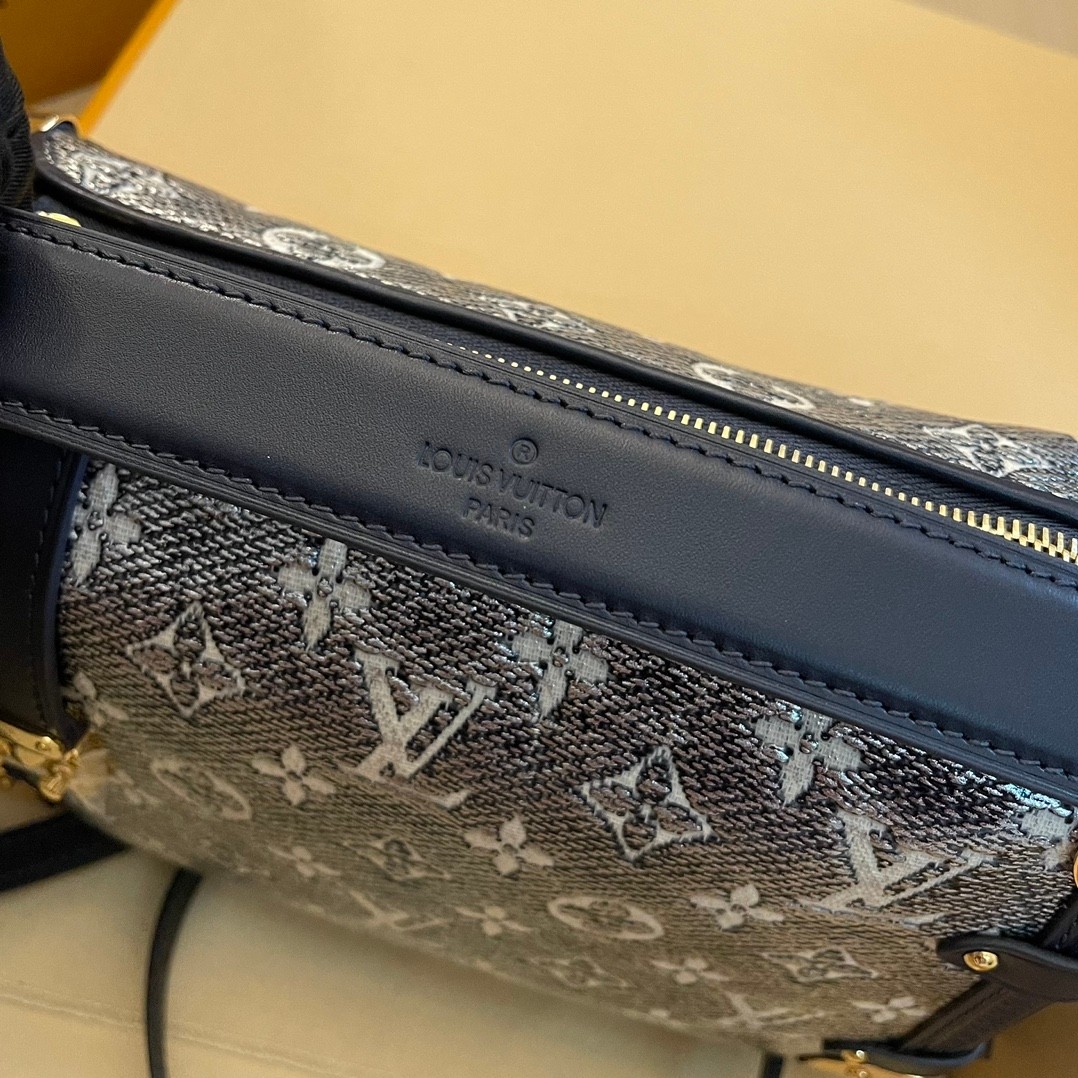 LV M22944 Side Trunk Bag | Iridescent Denim - 图片 7