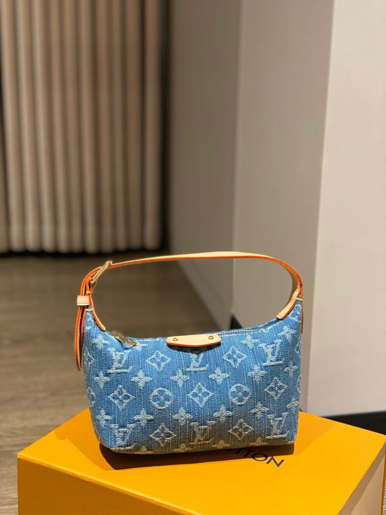 LV M82949 Hills Pochette | Monogram Denim