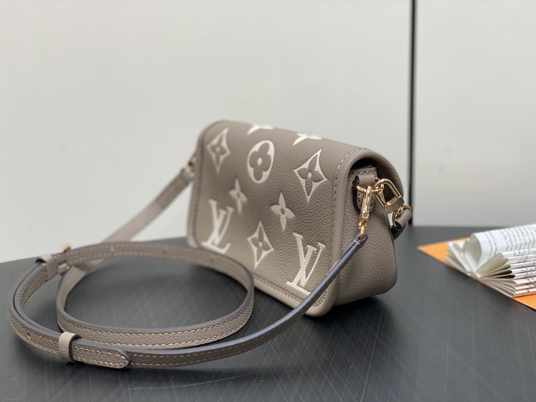 LV M83300 Diane Nano Baguette Bag - 图片 4