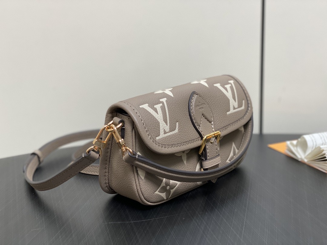 LV M83300 Diane Nano Baguette Bag - 图片 3