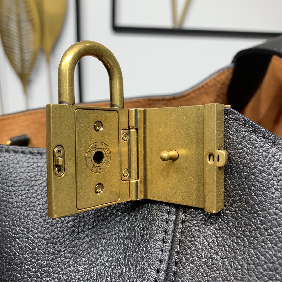 LV M24856 Low Key Hobo MM - 图片 5