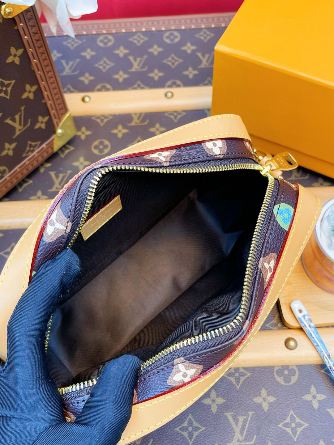 LV M24820 Tyler Envelope Messenger Bag | Unisex - 图片 8