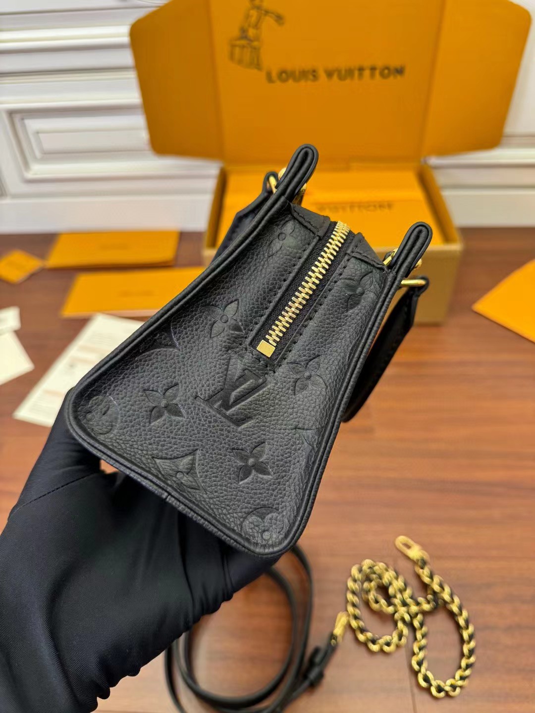 LV M23640 OnTheGo East West Bag - 图片 2
