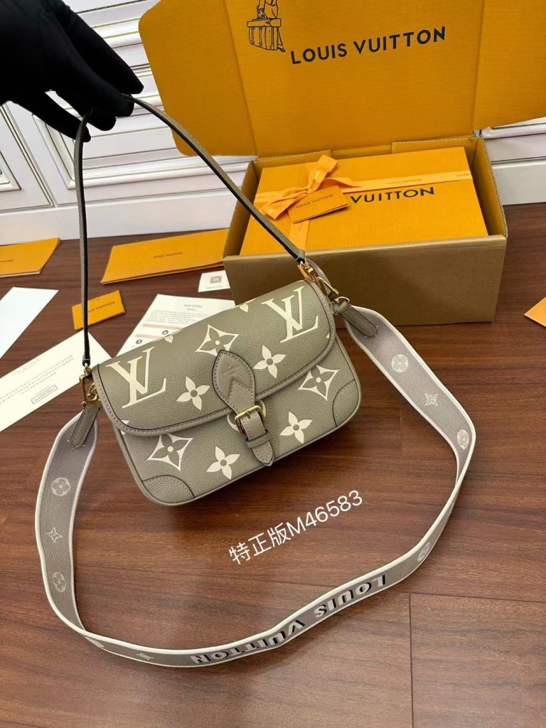 LV M46583 Diane Baguette Bag