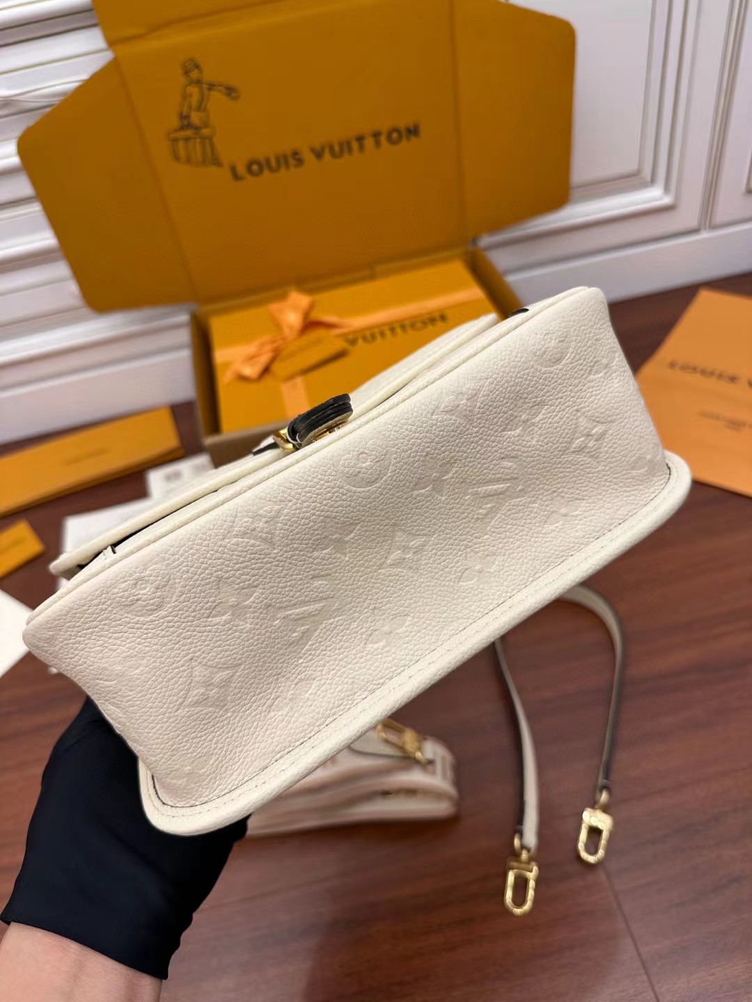 LV M46388 Diane Baguette Bag - 图片 4