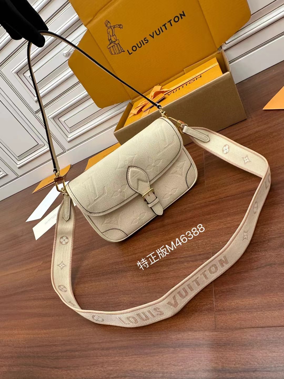 LV M46388 Diane Baguette Bag
