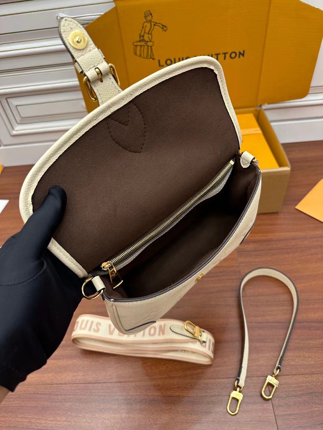 LV M46388 Diane Baguette Bag - 图片 7