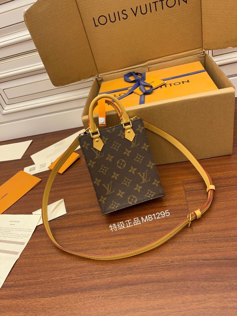 LV M81295 Petit Sac Plat Bag