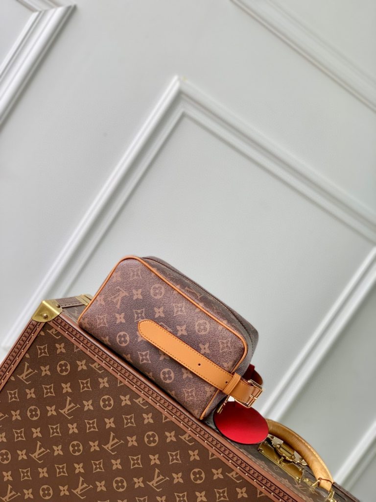 M11765 Locker Dopp Kit Toiletry Bag | Monogram Dust Canvas | 23 × 13 × 12 cm