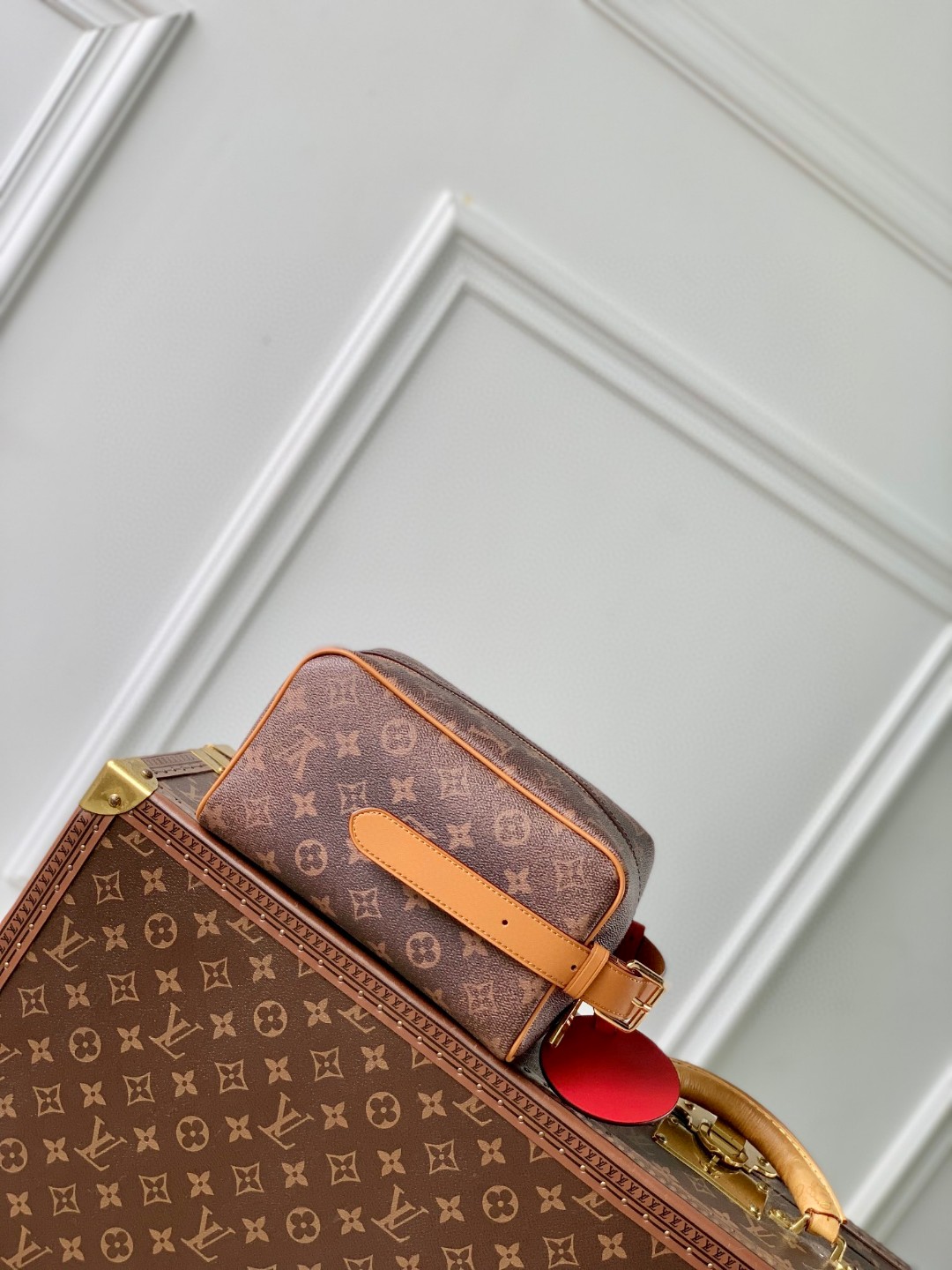 M11765 Locker Dopp Kit Toiletry Bag | Monogram Dust Canvas | 23 × 13 × 12 cm