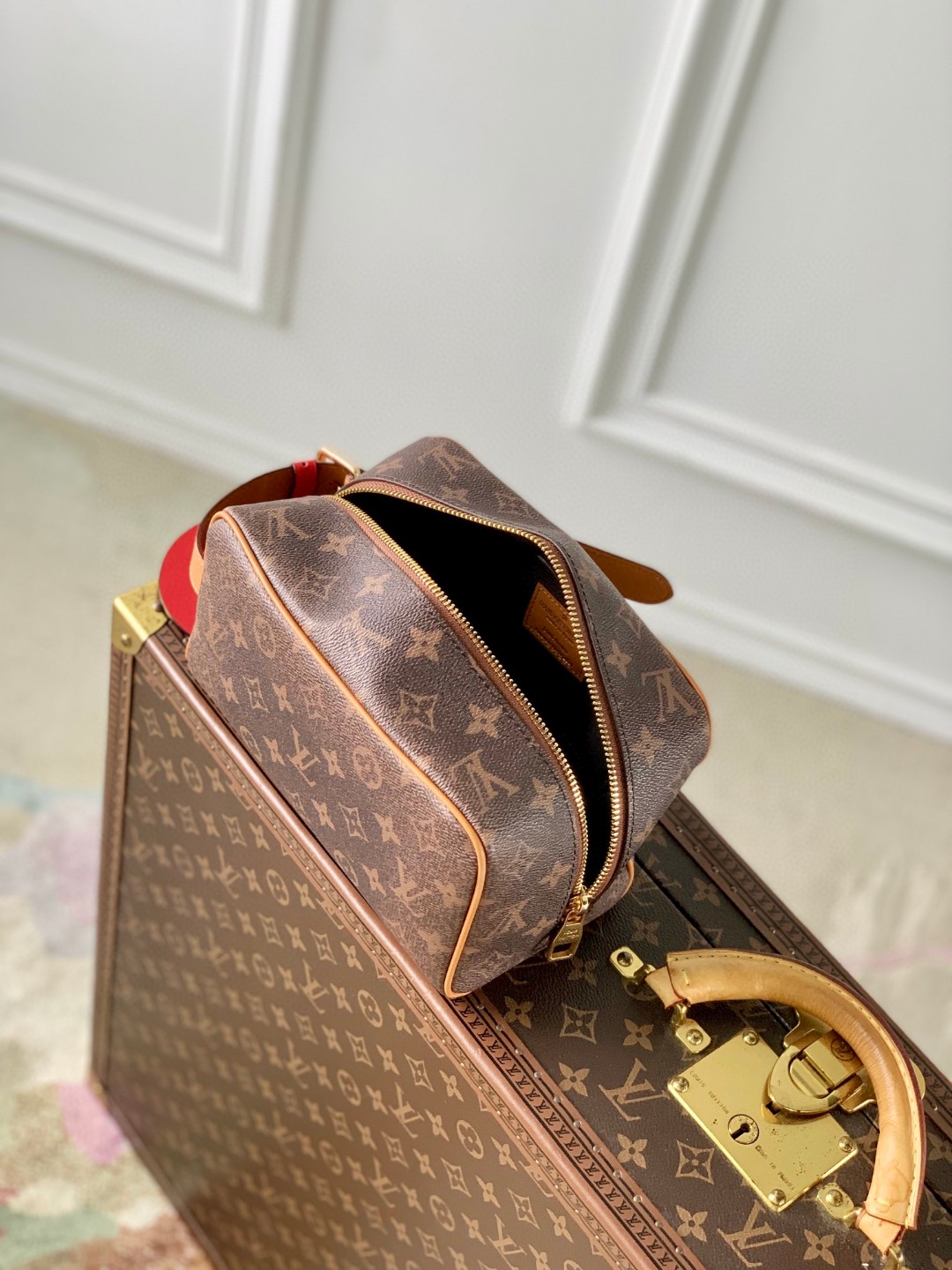 M11765 Locker Dopp Kit Toiletry Bag | Monogram Dust Canvas | 23 × 13 × 12 cm - 图片 8