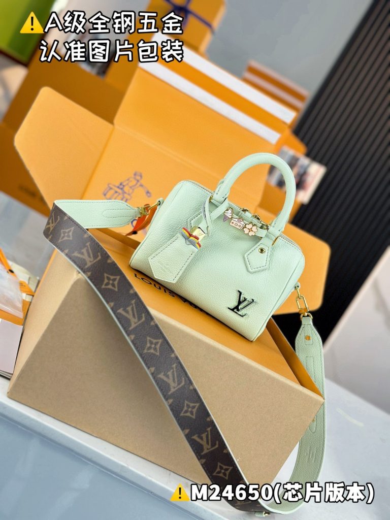 LV M24605 Speedy 18 Bag