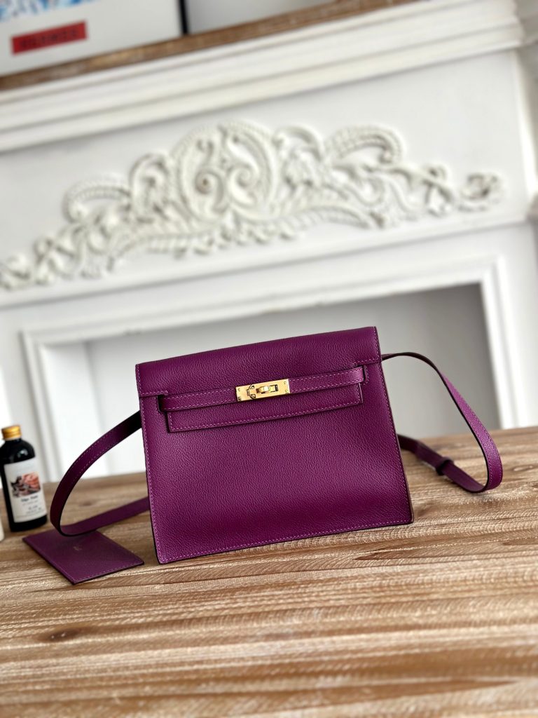 Kelly Danse — 22 cm — Sea Anemone Purple — Evercolor leather — Gold-tone hardware