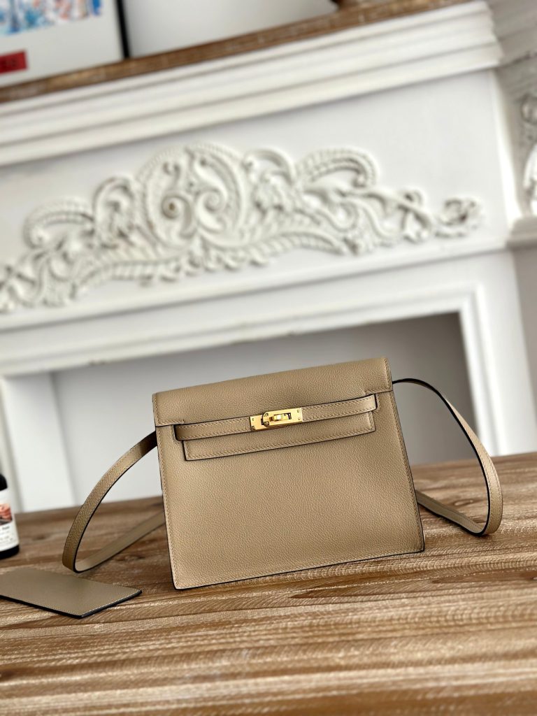 Kelly Danse — 22 cm — Milk Tea — Evercolor leather — Gold-tone hardware