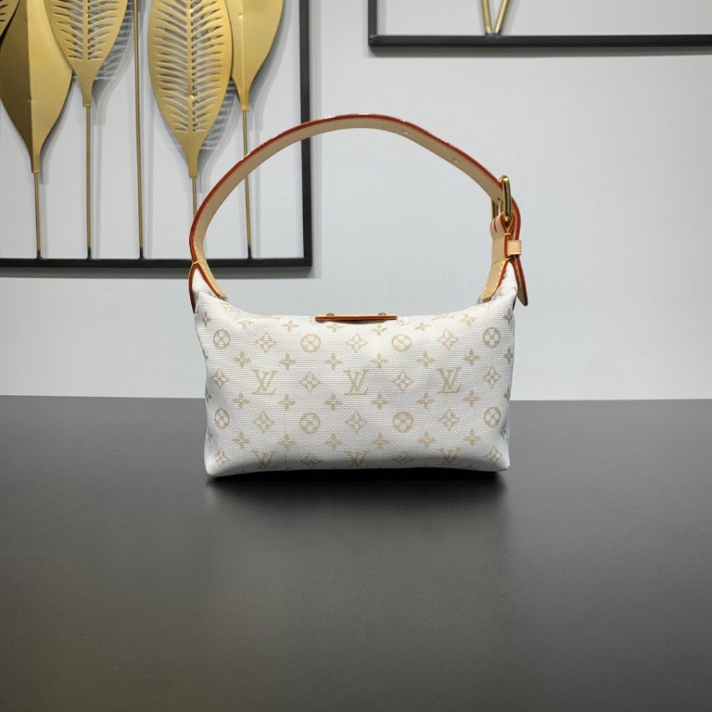 LV M12433 Hills Pochette Bag | Monogram Mini