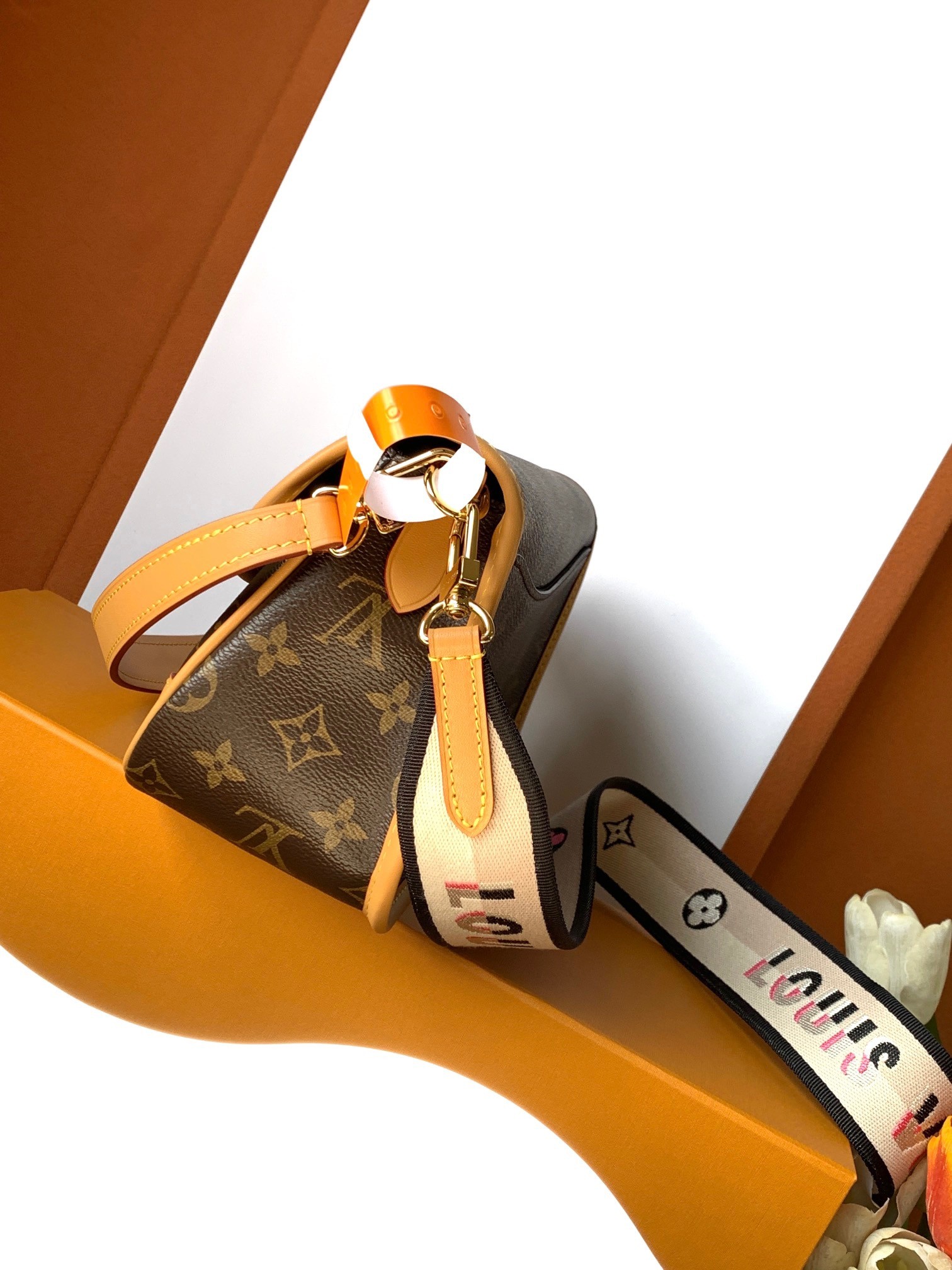 LV M45985 Diane Baguette Bag | Diamond-Quilted Leather - 图片 2