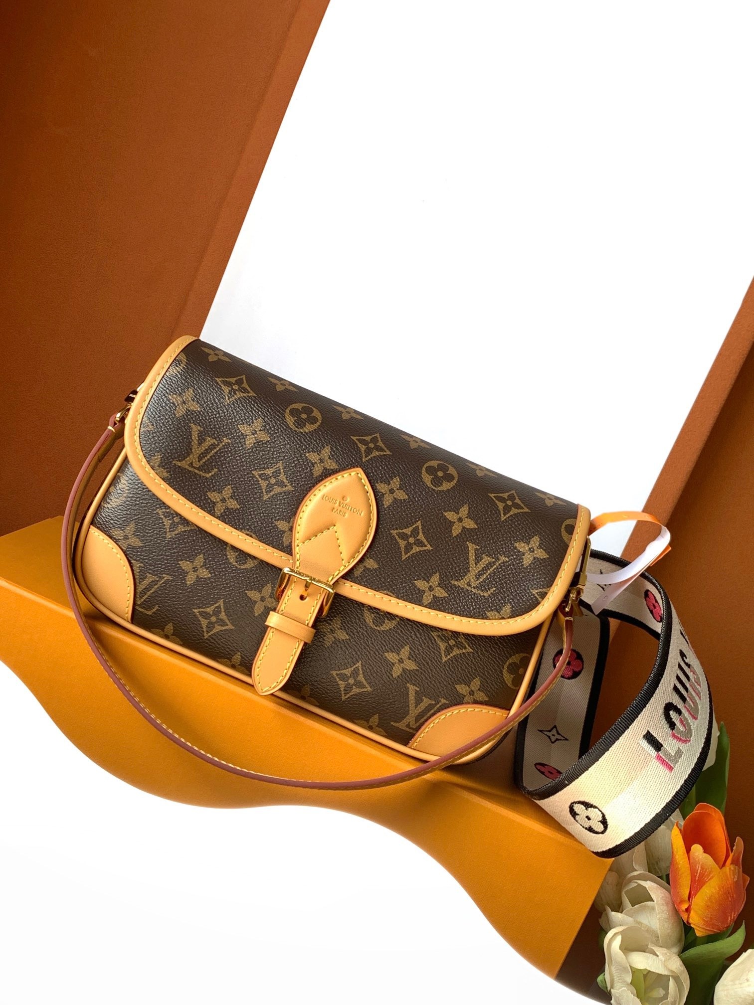 LV M45985 Diane Baguette Bag | Diamond-Quilted Leather
