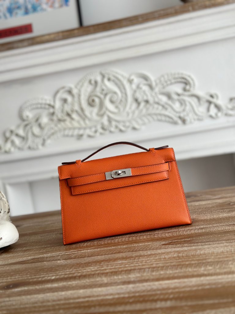 Mini Kelly — 22 cm — Orange — Epsom leather — Gold-tone or silver-tone hardware