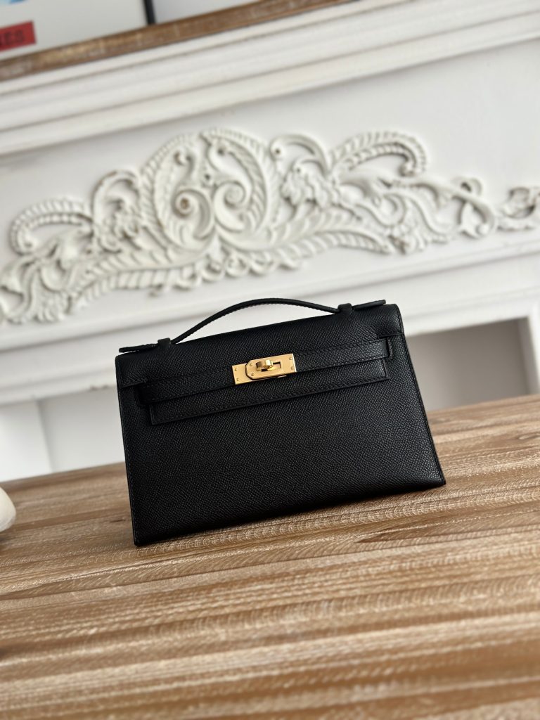 Mini Kelly — 22 cm — Black — Epsom leather — Gold-tone or silver-tone hardware