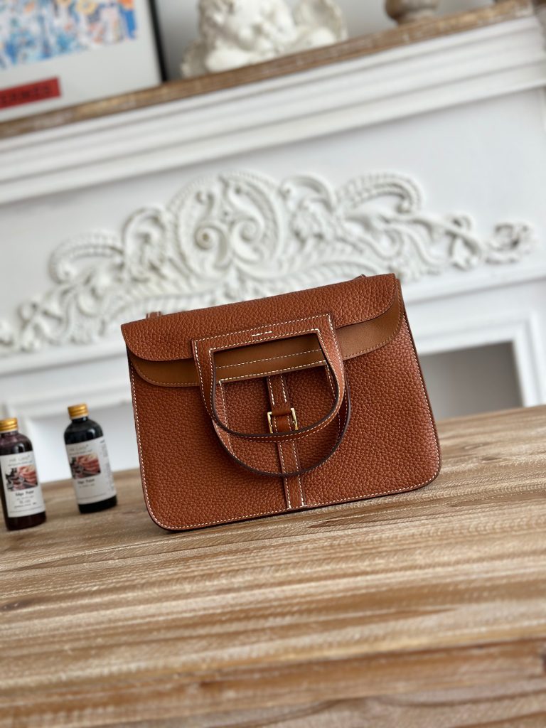 Halzan — 25 cm — Golden Brown — Togo leather — Gold-tone hardware