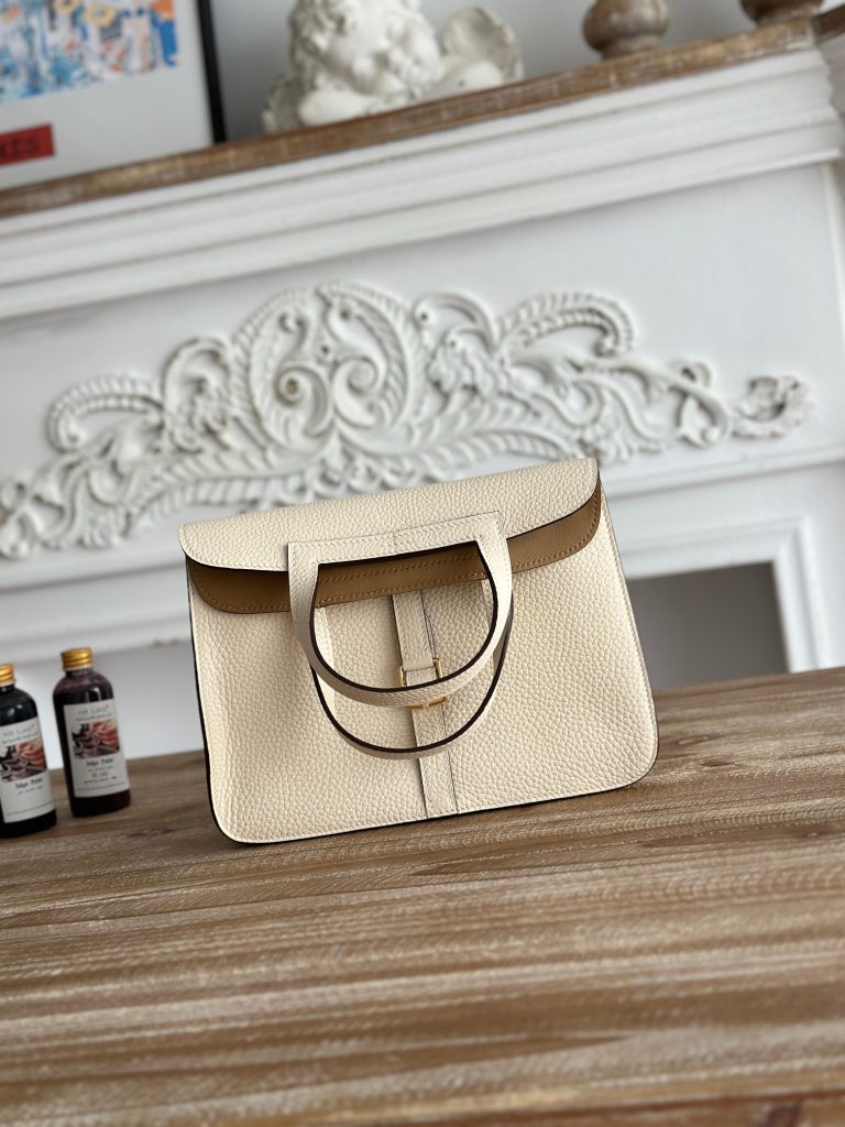 Halzan — 25 cm — Cream White — Togo leather — Gold-tone hardware