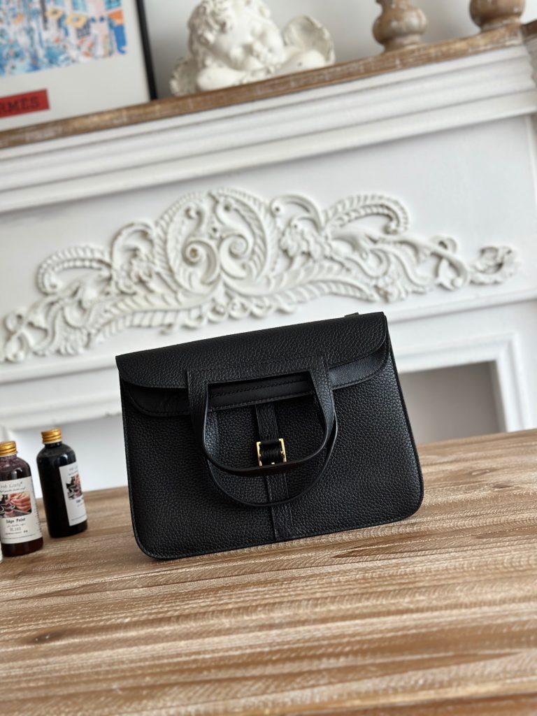 Halzan — 25 cm — Black — Togo leather — Gold-tone hardware