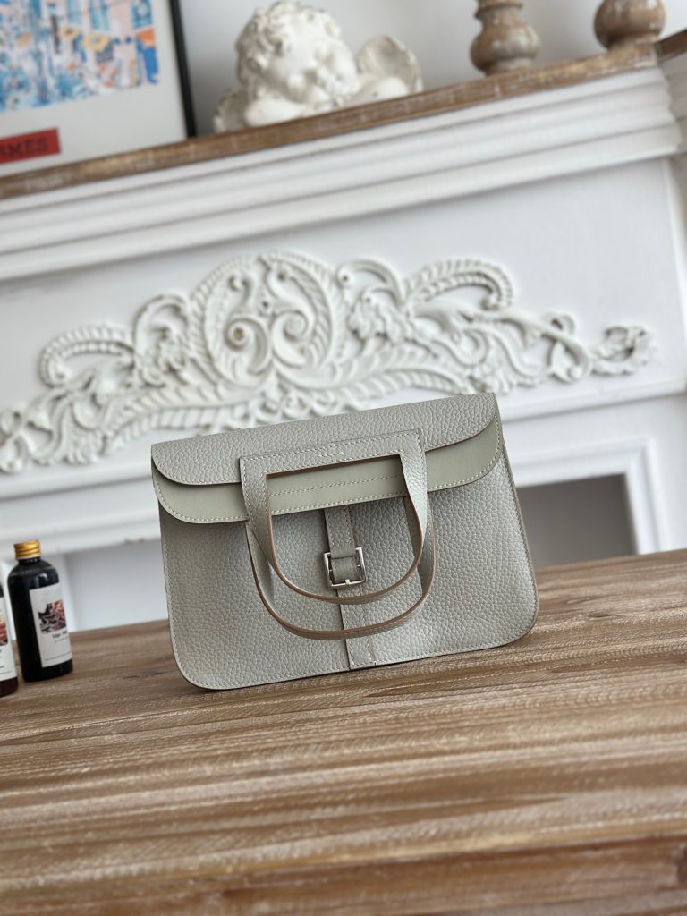 Halzan — 25 cm — Pearl Gray — Togo leather — Silver-tone hardware