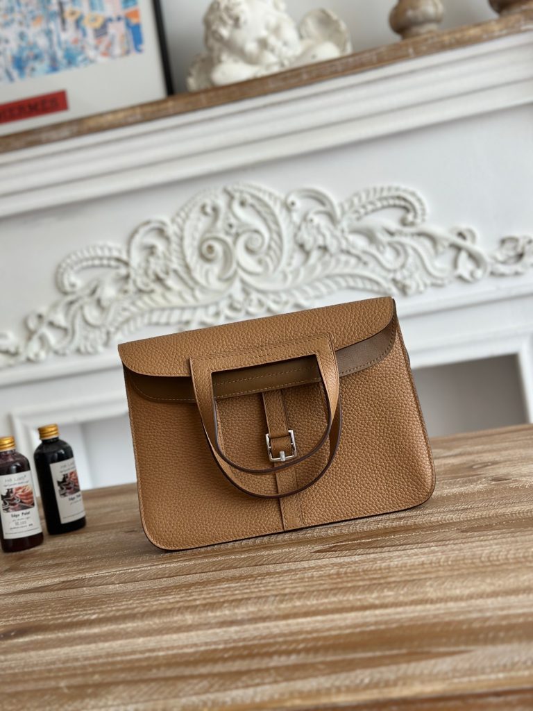 Halzan — 25 cm — Biscuit — Togo leather — Silver-tone hardware
