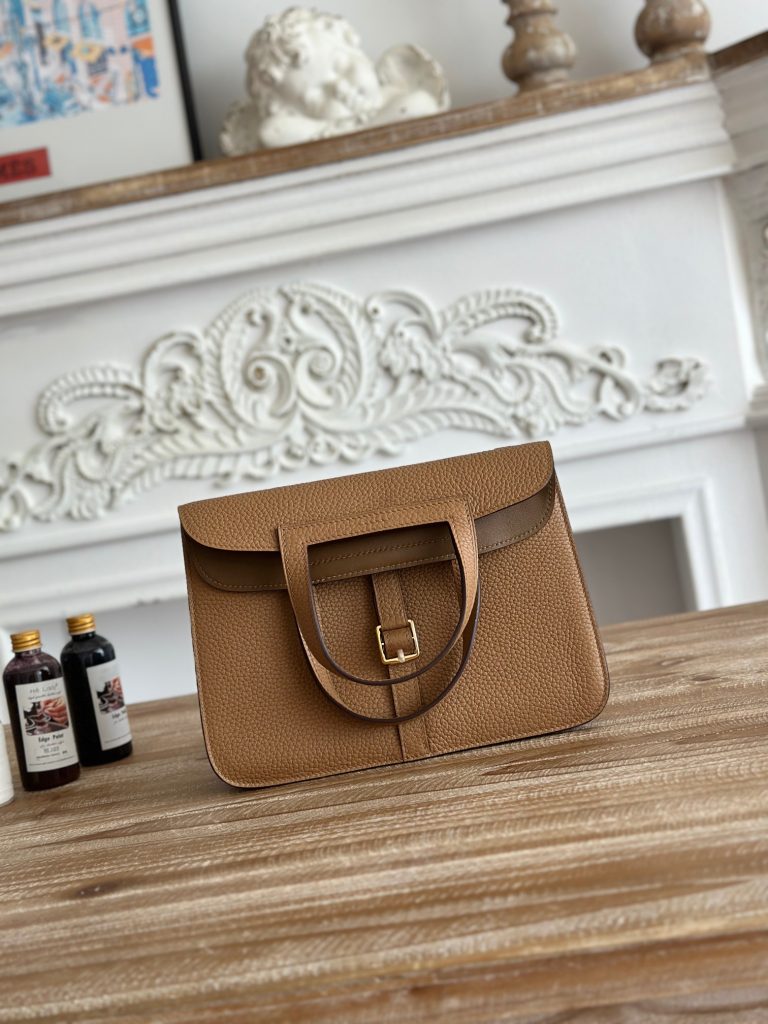 Halzan — 25 cm — Biscuit — Togo leather — Gold-tone hardware