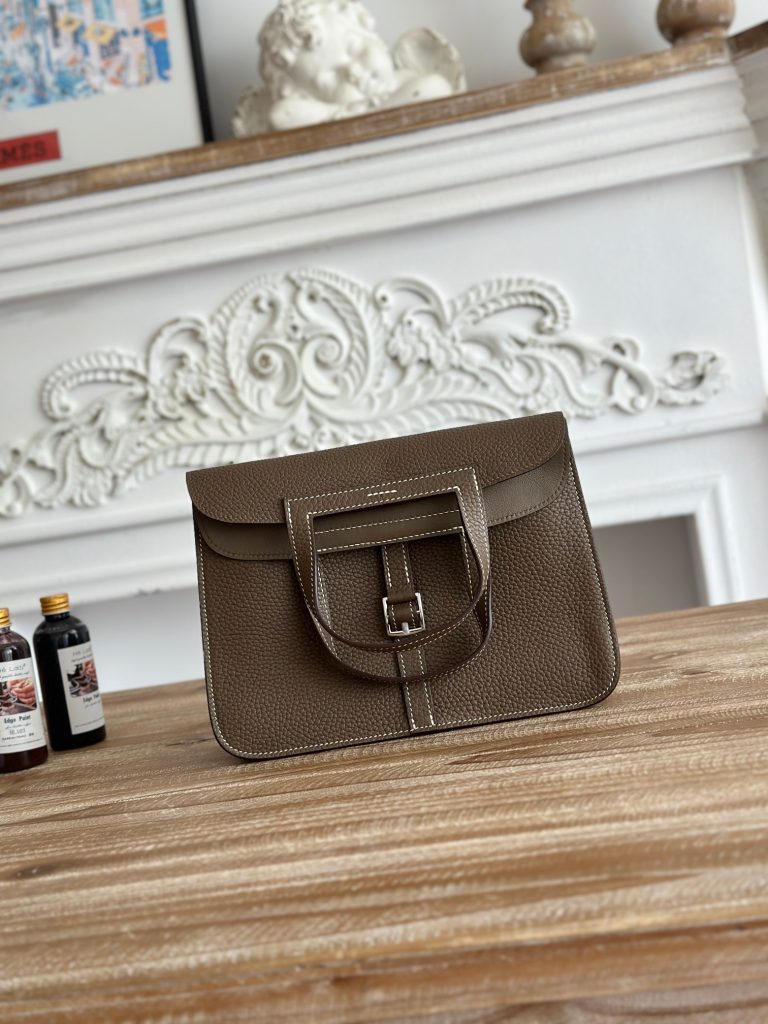 Halzan — 25 cm — Elephant Gray — Togo leather — Silver-tone hardware