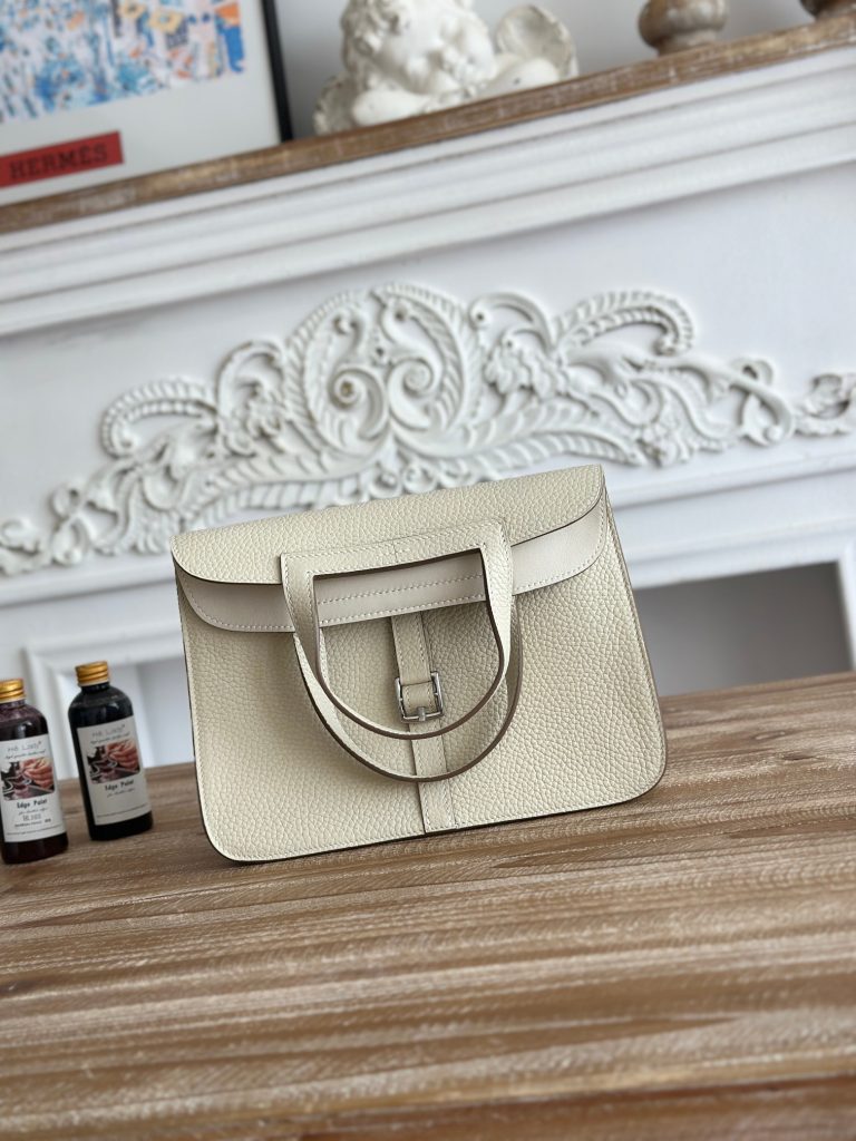Halzan — 25 cm — Milkshake White — Togo leather — Silver-tone hardware