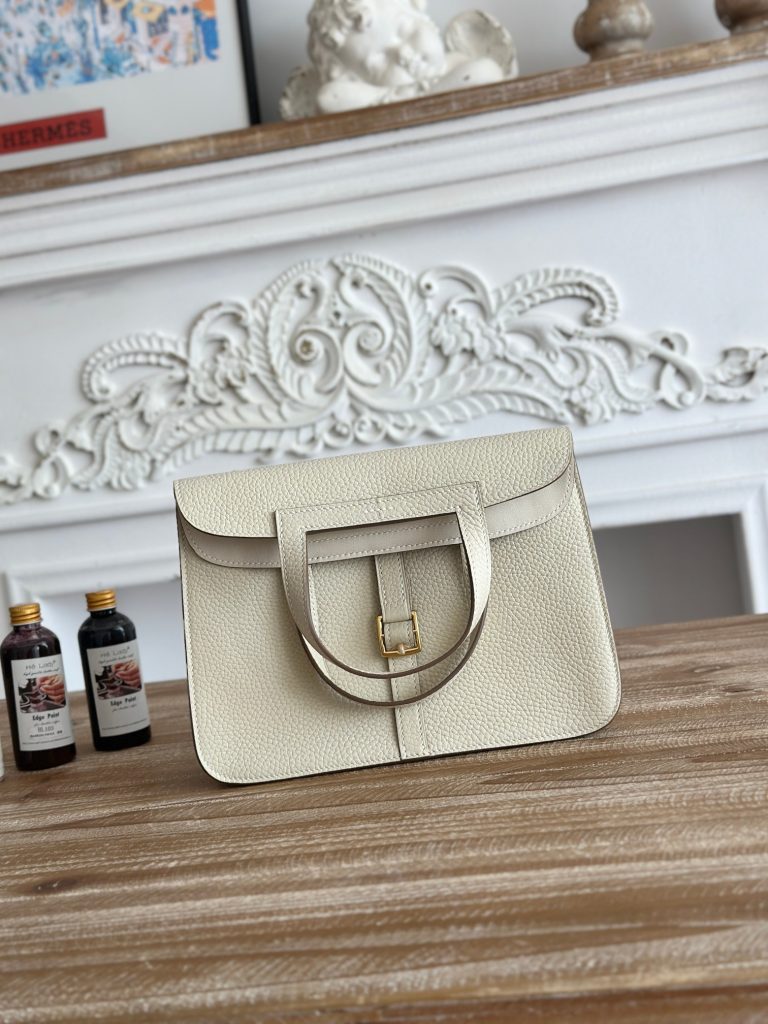 Halzan — 25 cm — Milkshake White — Togo leather — Gold-tone hardware