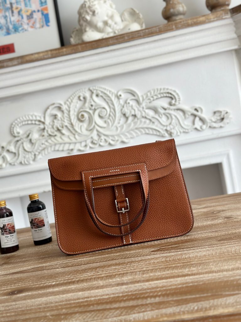 Halzan — 25 cm — Golden Brown — Togo leather — Silver-tone hardware