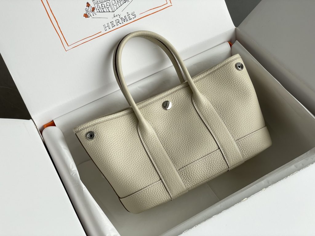 Garden Party — 23 × 16 × 10 cm — Milkshake White — Togo leather