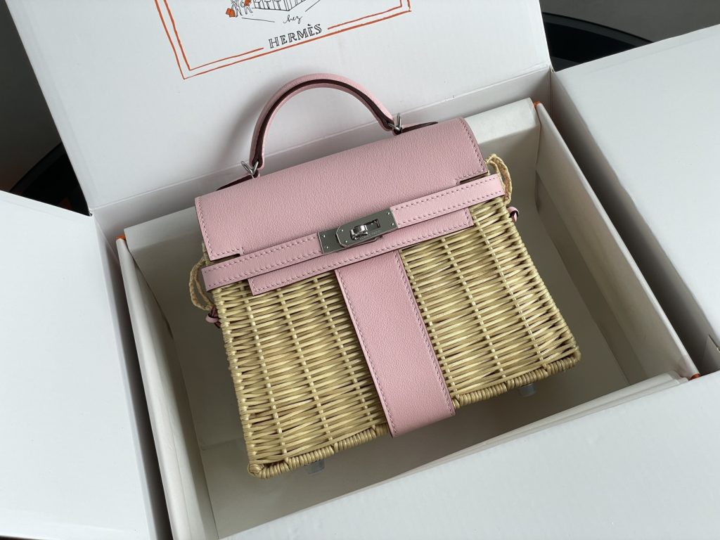Kelly Picnic — 3Q Pink — Swift leather — a woven wicker body — Silver-tone hardware