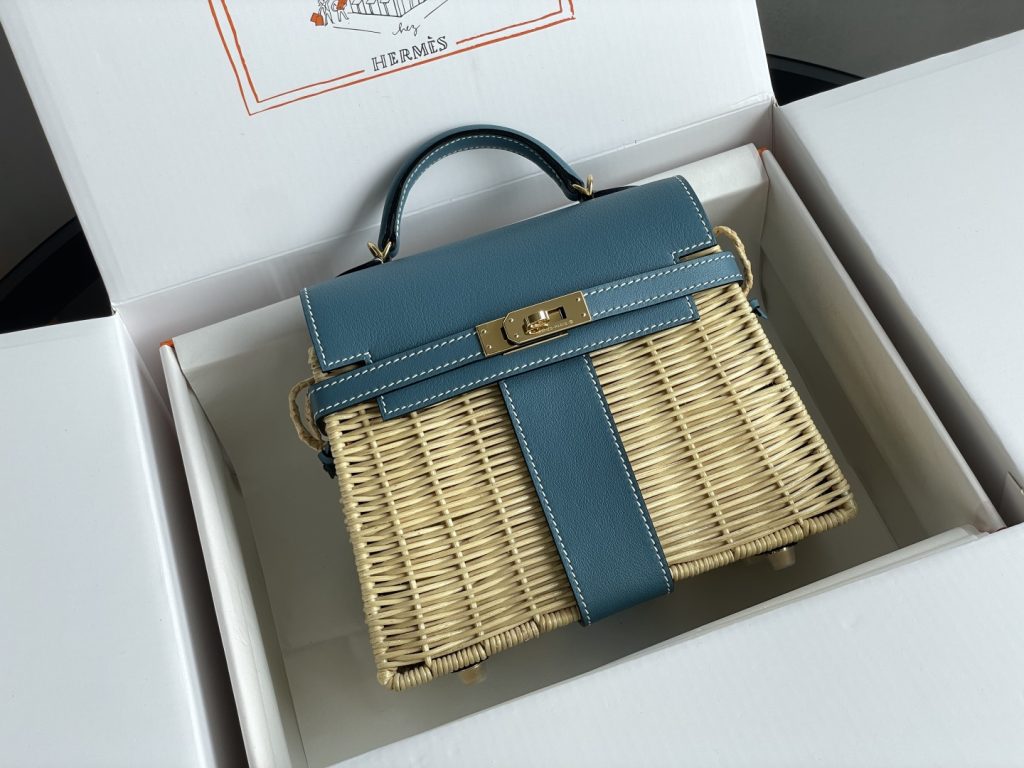 Kelly Picnic — 20 cm — Denim Blue — Swift leather — a woven wicker body — Gold-tone hardware