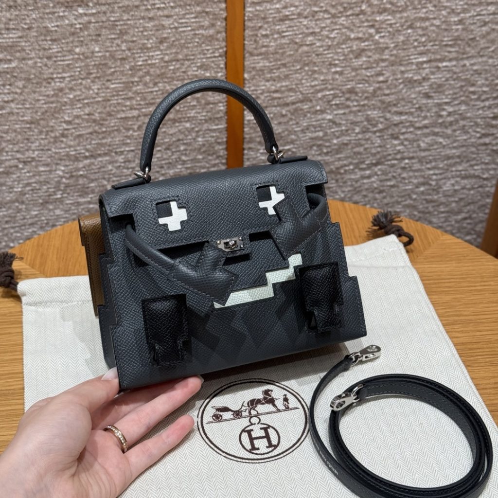 Kelly Doll Picto — 18 × 8 × 13 cm — leather