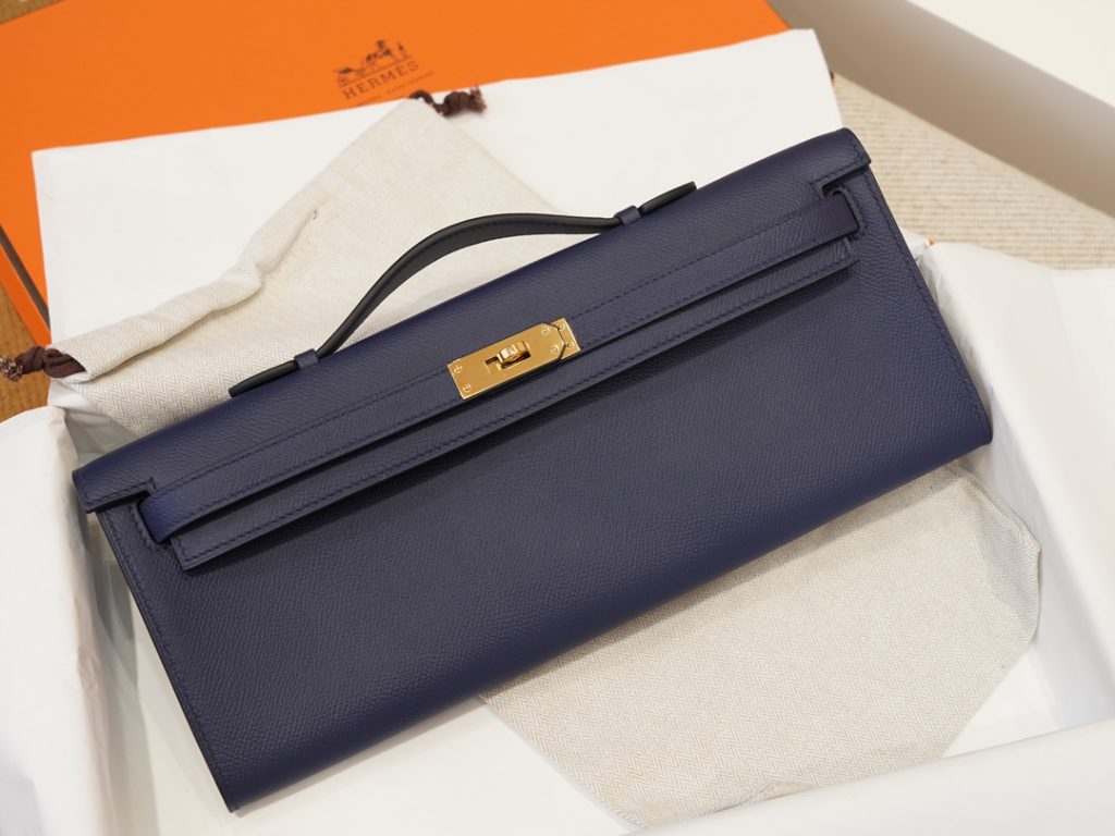 Kelly Cut 31cm epsom leather can be used as a dinner bag
