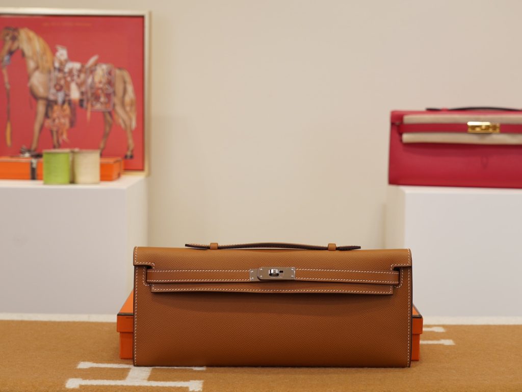 Kelly Cut 31cm epsom leather can be used as a dinner bag