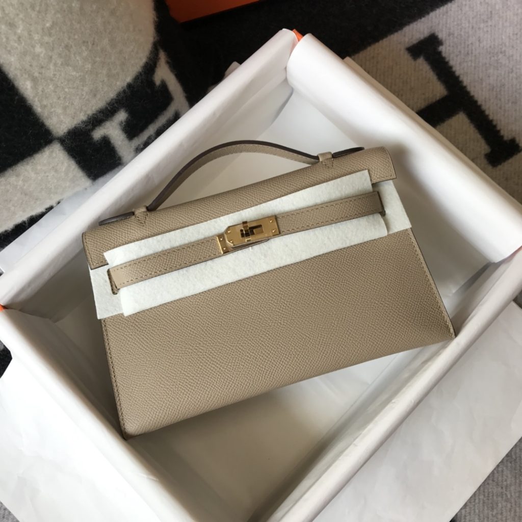 Mini Kelly Pochette — 22 cm — Turtledove Gray — Epsom leather — Gold-tone or silver-tone hardware