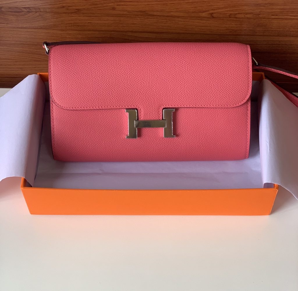 Constance To Go — Lipstick Pink — Gold-tone or silver-tone hardware