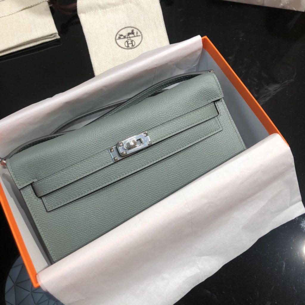 Kelly WOC — 20.5 cm — Almond Green — Silver-tone hardware