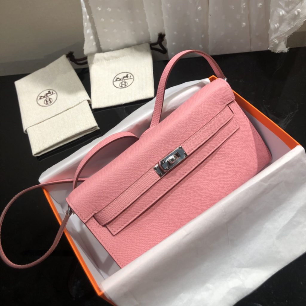 Kelly WOC — 20.5 cm — Milkshake Pink — Silver-tone hardware